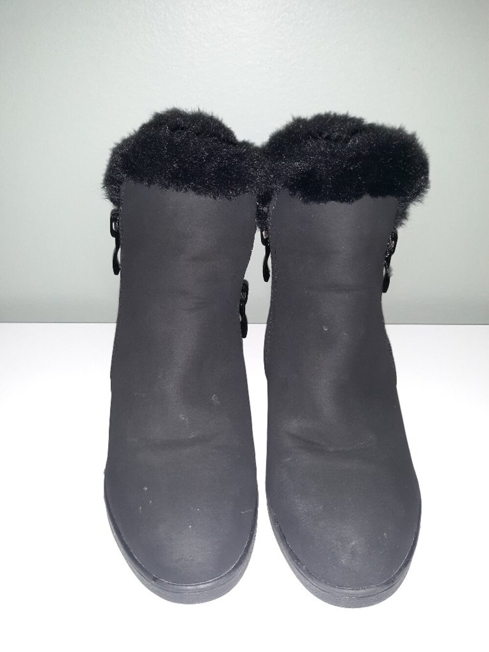 LNWOT Annie Toddler Girls Faux Suede Black Boots w/ Faux Fur Collar (Size: 12M)